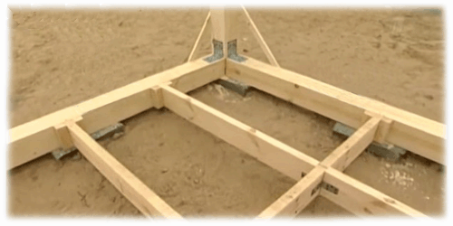 деревянные опоры беседки