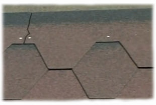  По вертикали кладется лист кровли